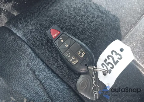 2015 Chrysler Town & Country Touring z USA, uszkodzony, nr VIN 2C4RC1BG2FR710921